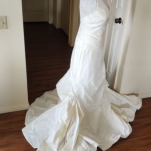 Beautiful Hand Made Wedding Gown - Picture 2 of 16